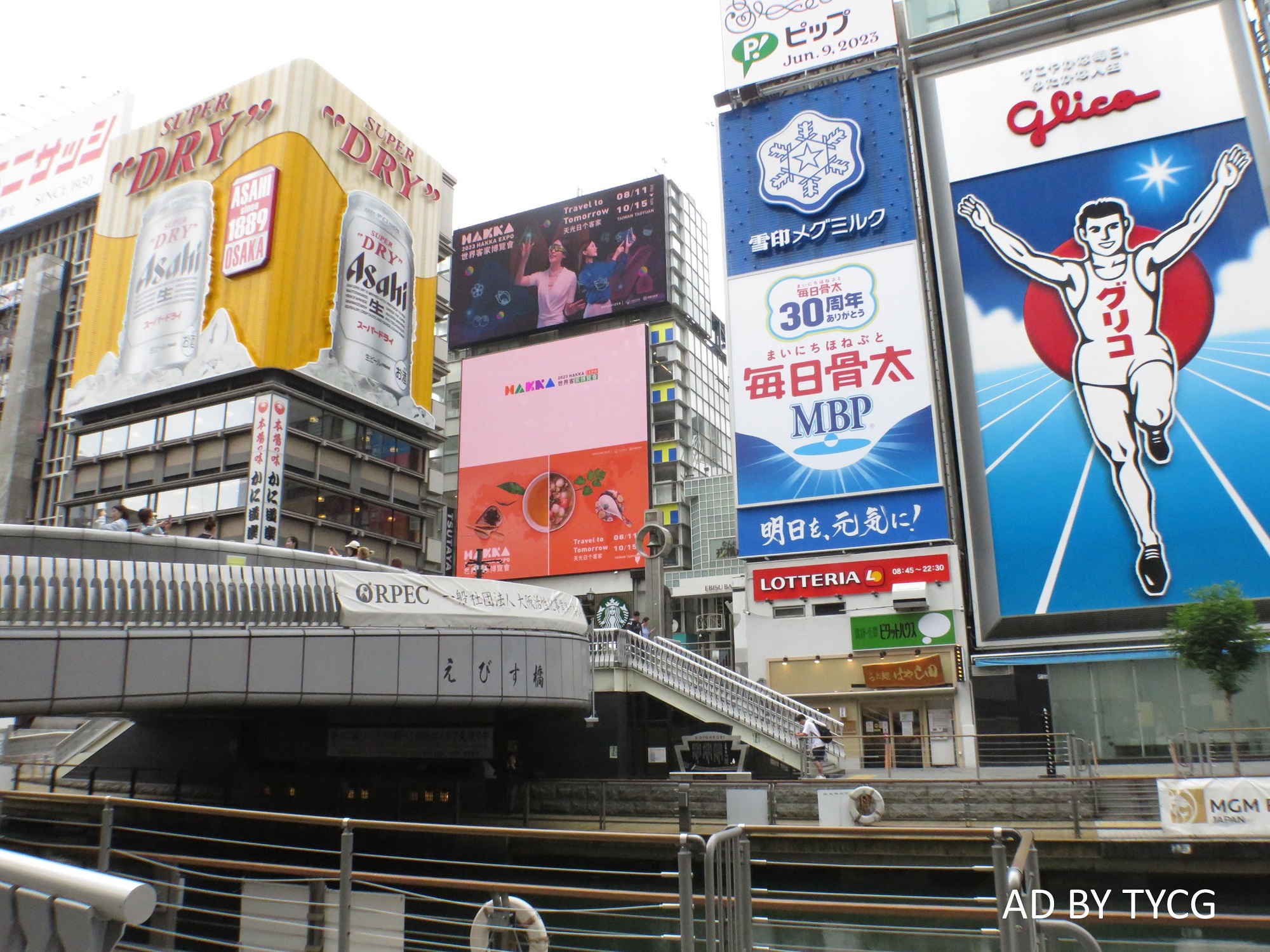 2023 Hakka Expo’s commercial on an outdoor video wall at Dotonbori, Osaka to attract the locals and international tourists’ attention.