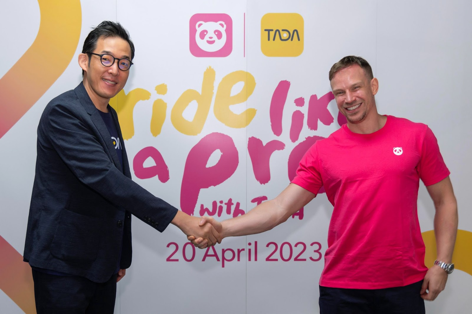 (L-R) Sean Kim, CEO of TADA Mobility and Jakob Angele, APAC CEO of foodpanda