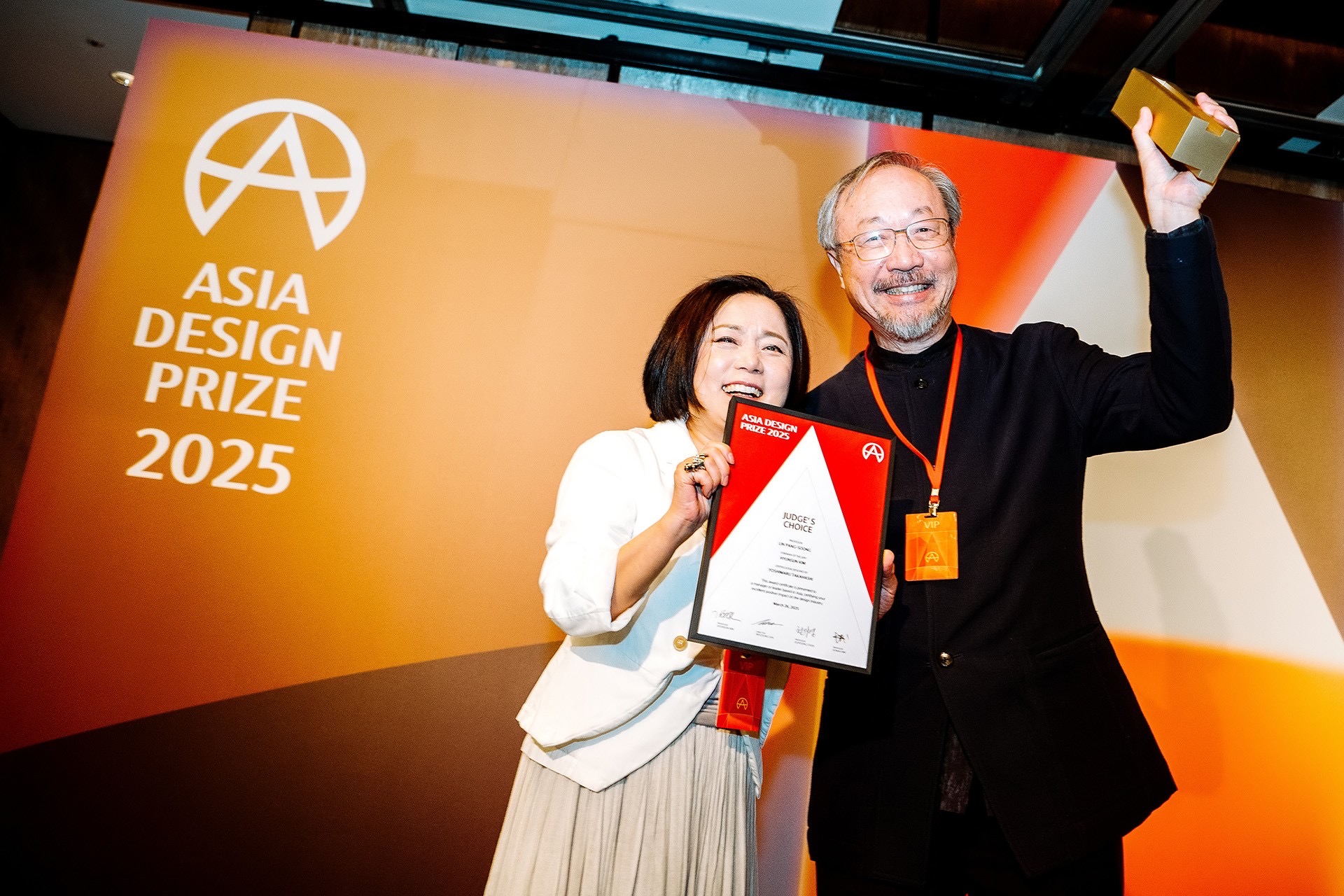 Dr. Kim Hyun-Sun, chairman of the 2025 Asia Design Prize Jury, awarded the Judge