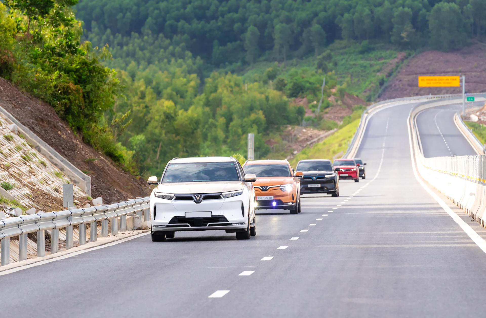 VinFast sets national record, surpasses 100,000 vehicles sold in just three quarters