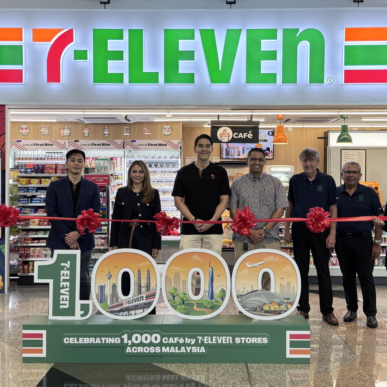 From left to right: Mr. Wong Wai Keong, Co-CEOs of 7-Eleven Malaysia Sdn. Bhd., Ms. Hani Ezra Hussin, Senior General Manager – Commercial Services of Malaysian Airport Holdings Berhad, Mr. Tan U-Ming, Co-CEOs of 7-Eleven Malaysia Sdn. Bhd., Mr. Zulhikam Ahmad, General Manager – Commercial (Business Performance & Growth) of Malaysian Airport Holdings Berhad, Jim Girard - Senior Regional Director of 7-Eleven International and Estaban Velasquez, Senior Director and Controller of 7-Eleven International officiating the opening of the 1,000th CAFé by 7-Eleven store at KLIA Terminal 1.