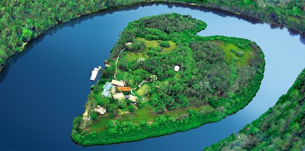 Makepeace Island - hot, heavy and heart-shaped